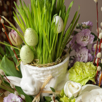 Пасхальная композиция в коробке с керамическим кролем