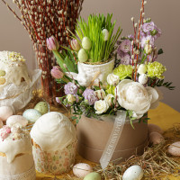 Пасхальная композиция в коробке с керамическим кролем