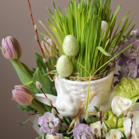 Пасхальная композиция в коробке с керамическим кролем