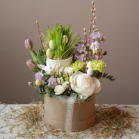 Пасхальная композиция в коробке с керамическим кролем