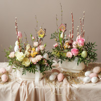 Пасхальная композиция с фигуркой цыпленка в керамическом кашпо