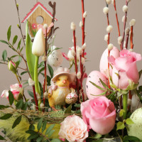 Пасхальная композиция с фигуркой цыпленка в керамическом кашпо