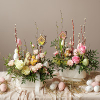 Пасхальная композиция с фигуркой цыпленка в керамическом кашпо