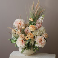 Интерьерная композиция в кашпо в пудровой гамме, M