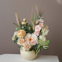 Интерьерная композиция в кашпо в пудровой гамме, S