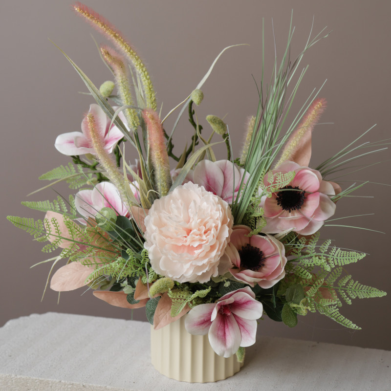 Интерьерная композиция в кашпо в розовой гамме, S