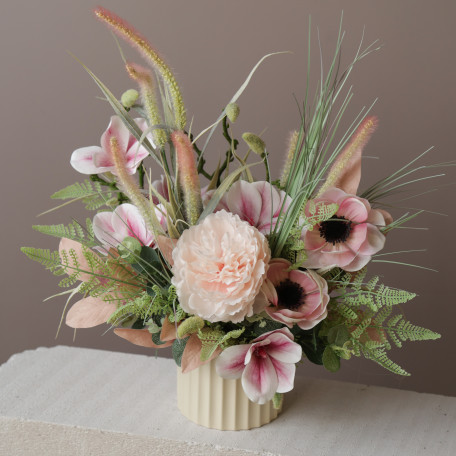 Интерьерная композиция в кашпо в розовой гамме, S