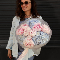 Букет из пионов и гортензии (разные цвета)