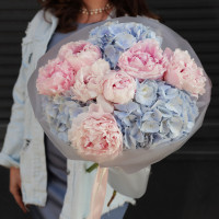 Букет из пионов и гортензии (разные цвета)