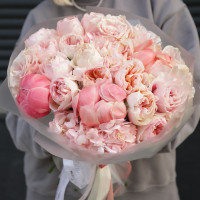 Букет пионовидные розы, пионы и гортензия