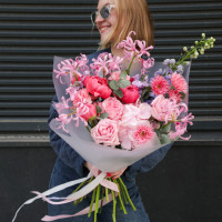 Букет авторский с пионами, розами, гортензией