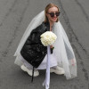 Букет невесты круглый с розами и диантусом 