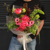 Букет летний с коралловыми пионами