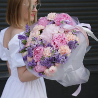 Букет круглый с пионами, розами и гортензией