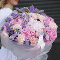 Букет круглый с пионами, розами и гортензией