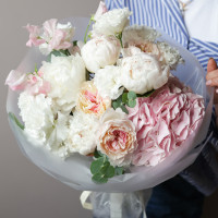 Букет круглый с пионами и гортензией