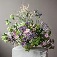 Интерьерная композиция высокая в кашпо с сиренево-зеленой гамме