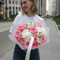 Букет нежный бело-розовый с герберами, розами и гортензией