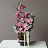 Композиция с орхидеями в стеклянной вазе, размер M