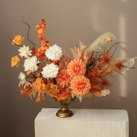 Композиция из искусственных цветов с георгинами и гортензией