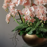 Композиция из обьемных розовых орхидеи в интерьер-премиум