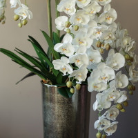 Стильная белая орхидея в высокой напольной вазе (металл) премиум высотой 150см