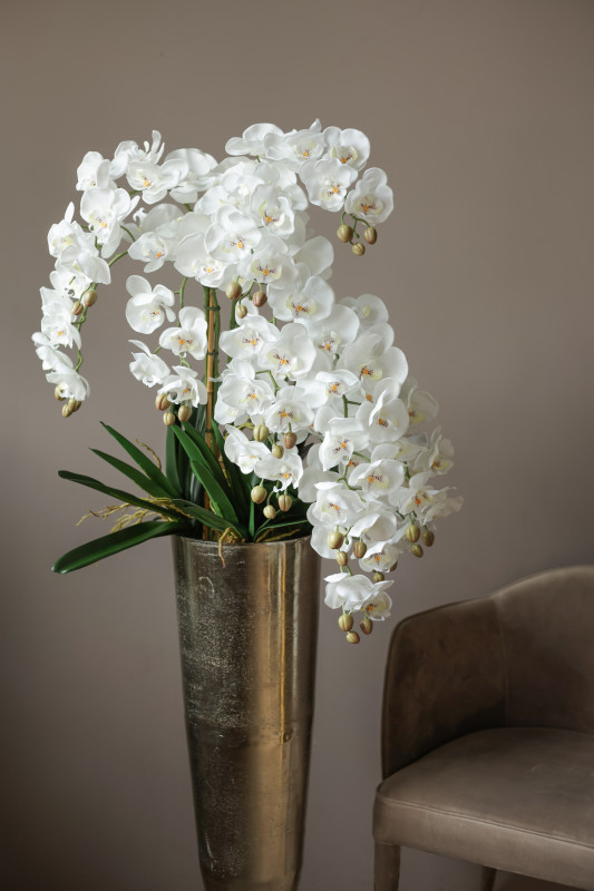Стильная белая орхидея в высокой напольной вазе (металл) премиум высотой 150см