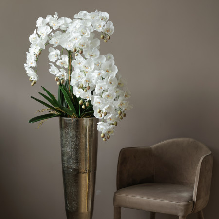Стильная белая орхидея в высокой напольной вазе (металл) премиум высотой 150см