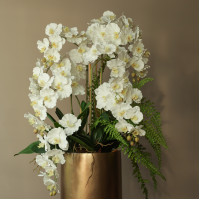 Напольная композиция с белыми орхидеями в высоком кашпо h130см