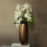 Напольная композиция с белыми орхидеями в высоком кашпо h130см