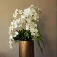 Напольная композиция с белыми орхидеями в высоком кашпо h130см