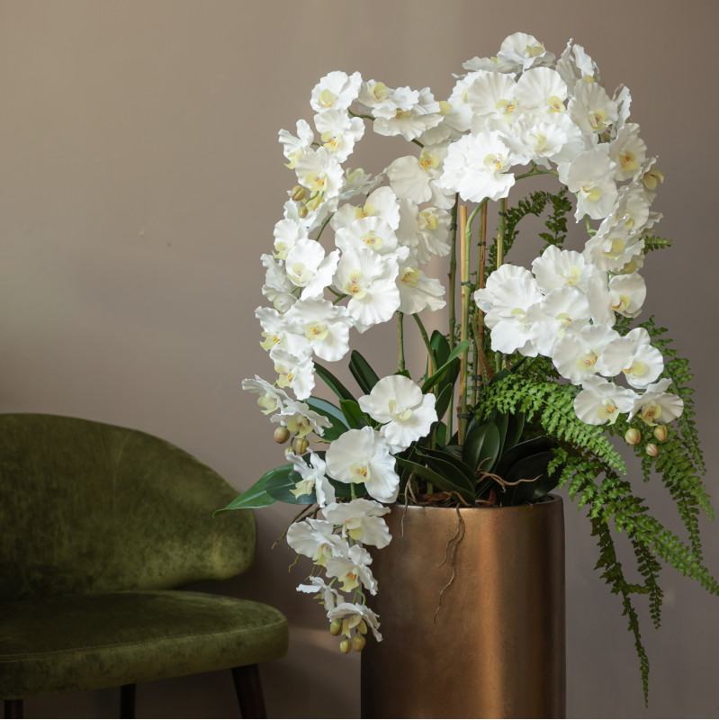 Напольная композиция с белыми орхидеями в высоком кашпо h130см