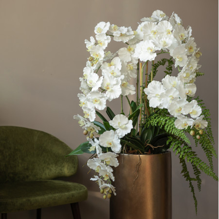 Напольная композиция с белыми орхидеями в высоком кашпо h130см