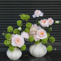 Композиция с пионовидными розами и гортензией, размер M