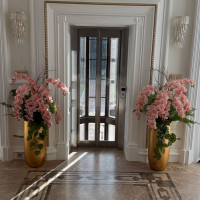 WOW напольная композиция  искусственных орхидей вазоне