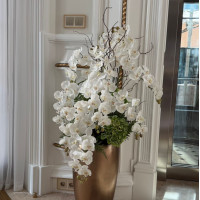 WOW-композиция напольная с белыми орхидеями в вазоне