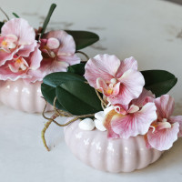 Пара настольных композиций с розовыми орхидеями