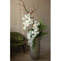 WOW-композиция с белыми орхидеями, декоративной зеленью и веткой в высокой бетонной вазе