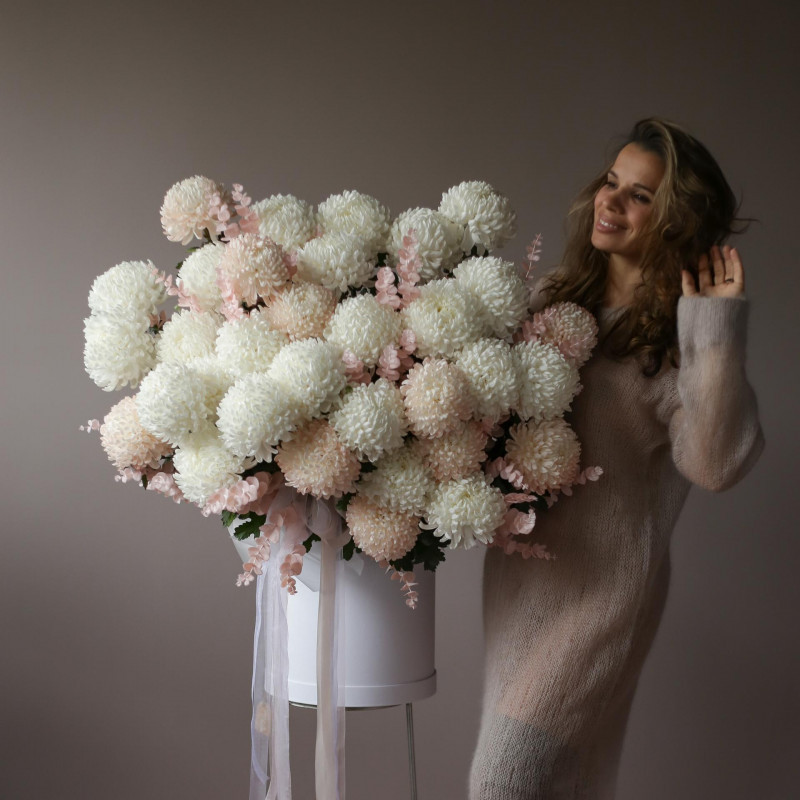 Огромная * коробка зефирных хризантем* 55 шт.