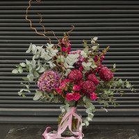 Авторский букет с хризантемами, гортензией и объемным эвкалиптом