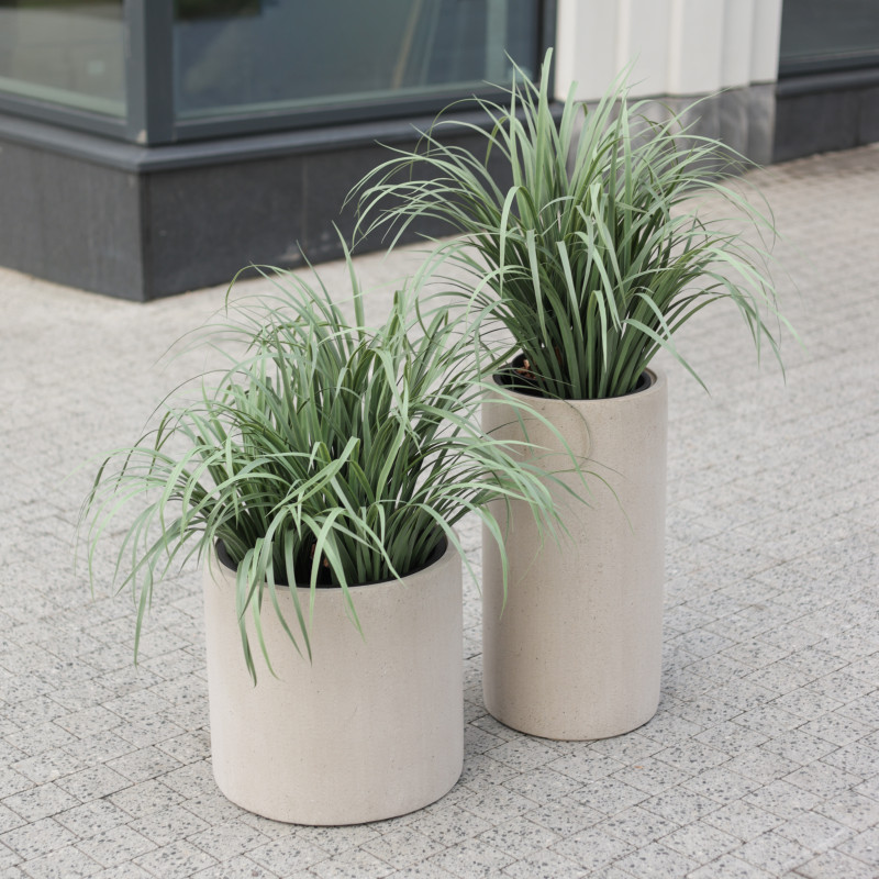 Сет композиций с высокой травой в цилиндрических бетонных кашпо