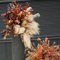 Сет из двух композиций в стиле сухоцветов в высоких бетонном кашпо