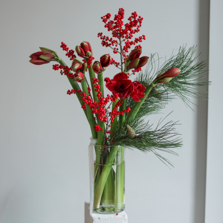 Зимний букет с амариллисами в вазу (цена без вазы)