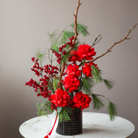 Зимний букет с красными французскими розами