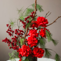 Зимний букет с красными французскими розами