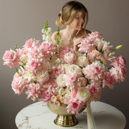 Цветы в кашпо-шампаннице