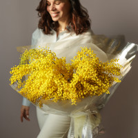 Шикарный пушистый монобукет мимозы