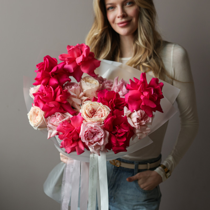 Букет с французскими и пионовидными розами