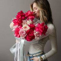 Букет с французскими и пионовидными розами