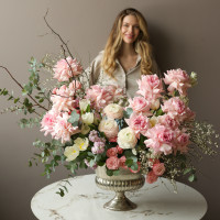 Премиум композиция с французскими розами, ранункулюсами эвкалиптом в вазоне-шампанница XL-75-80 см